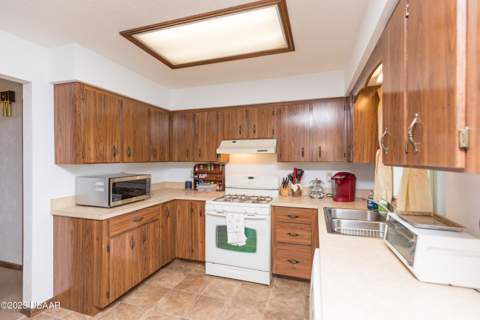 136 Hitching Post Drive, Daytona Beach FL - photo 10 of 52