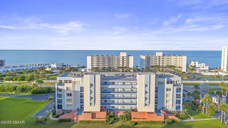 3 bedroom Condominium at 5300 S Atlantic Avenue #2303, Ocean Walk At New Smyrna Beach Building No 2 A Condo, New Smyrna Beach — photo 3