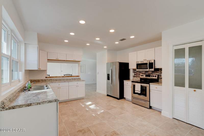 2 bedroom Single Family Residence at 4 Main Street, Harbor Oaks, Port Orange — photo 4