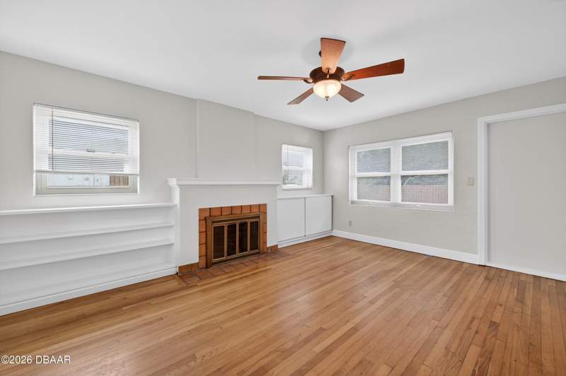 3 bedroom Single Family Residence at 2100 S Peninsula Drive, Daytona Beach, Daytona Beach — photo 4