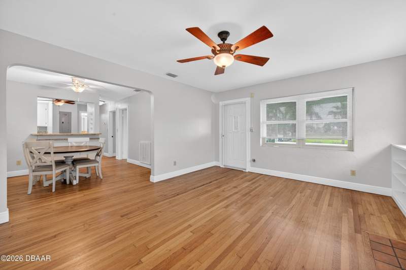 3 bedroom Single Family Residence at 2100 S Peninsula Drive, Daytona Beach, Daytona Beach — photo 5