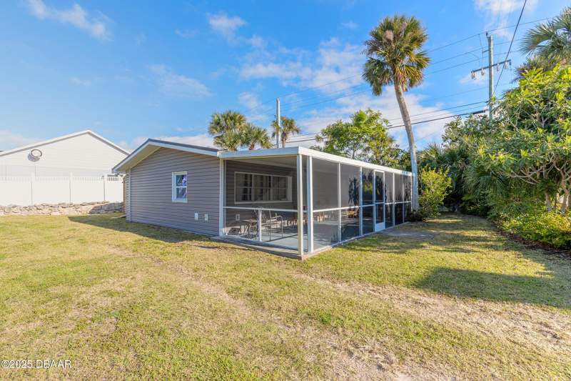 4 bedroom Single Family Residence at 2900 S Peninsula Drive, Not In Subdivision, Daytona Beach — photo 2