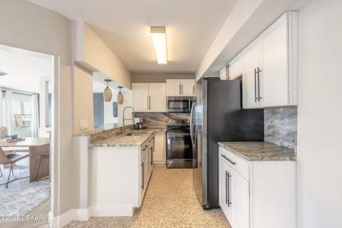 2900 S Peninsula Drive, Daytona Beach FL - photo 10 of 55