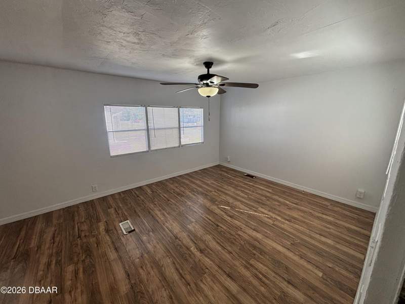 2 bedroom Manufactured Home at 5480 Pineland Avenue, Commonwealth, Port Orange — photo 3