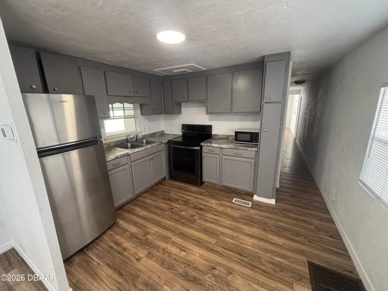 2 bedroom Manufactured Home at 5480 Pineland Avenue, Commonwealth, Port Orange — photo 5