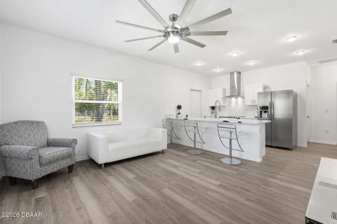 557 Live Oak Avenue, Daytona Beach FL - photo 9 of 33