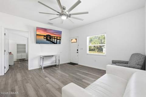 557 Live Oak Avenue, Daytona Beach FL - photo 8 of 33