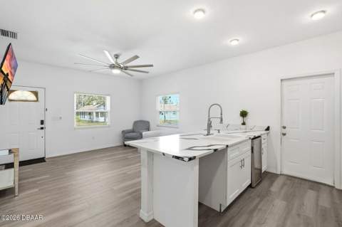 557 Live Oak Avenue, Daytona Beach FL - photo 11 of 33