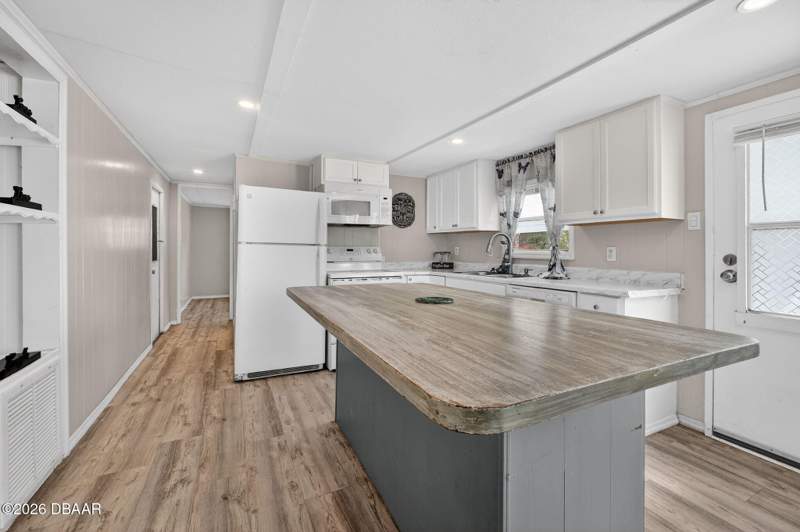 2 bedroom Manufactured Home at 5413 Isabelle Avenue, Commonwealth, Port Orange — photo 3