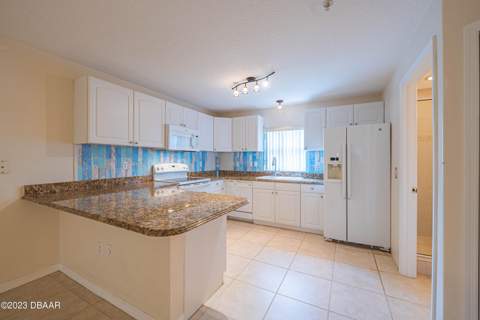 3733 Cardinal Boulevard #2, Daytona Beach FL - photo 8 of 35