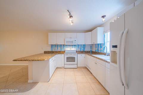 3733 Cardinal Boulevard #2, Daytona Beach FL - photo 9 of 35