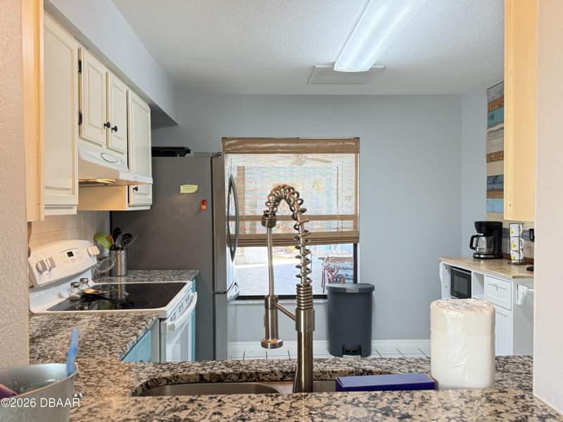 3 bedroom Single Family Residence at 828 E 23rd Avenue, Not on the List, New Smyrna Beach — photo 2