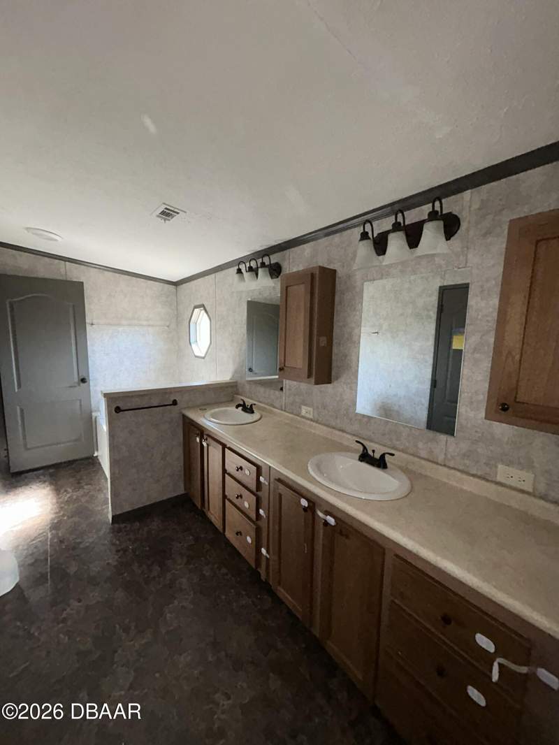 3 bedroom Manufactured Home at 1158 Coquina Bluff, Oak Bluff, Daytona Beach — photo 5