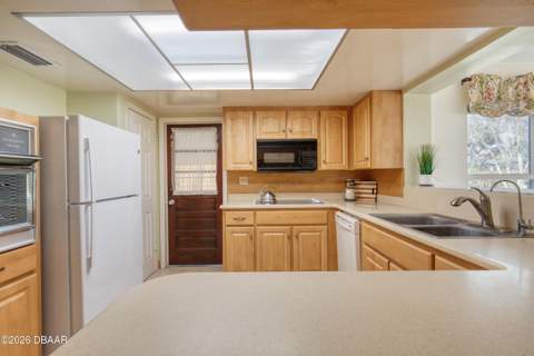308 Navajo Avenue, Ormond Beach FL - photo 14 of 89