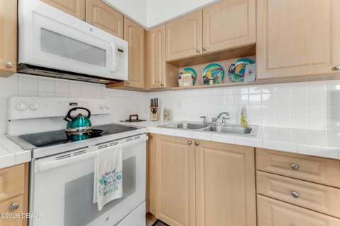 3724 S Atlantic Avenue #8, Daytona Beach Shores FL - photo 10 of 30