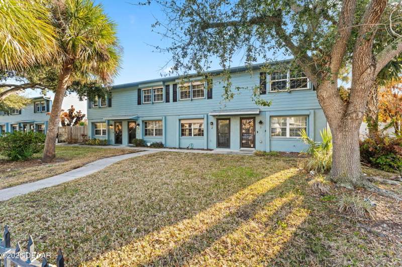 2 bedroom Townhouse at 101 N Pine Street #2, New Smyrna Beach, New Smyrna Beach — photo 2