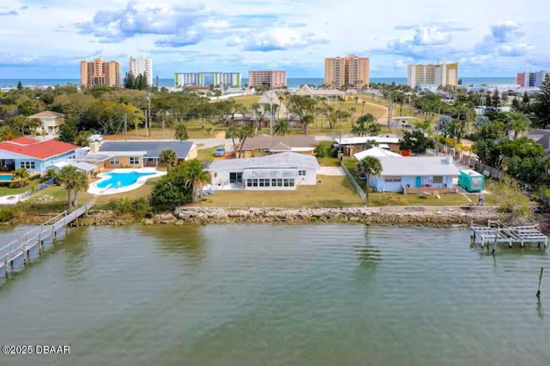 3 bedroom Single Family Residence at 3134 S Peninsula Drive, Halifax, Daytona Beach Shores — photo 2