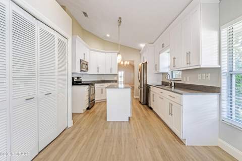 255 Braeburn Circle, Daytona Beach FL - photo 13 of 33