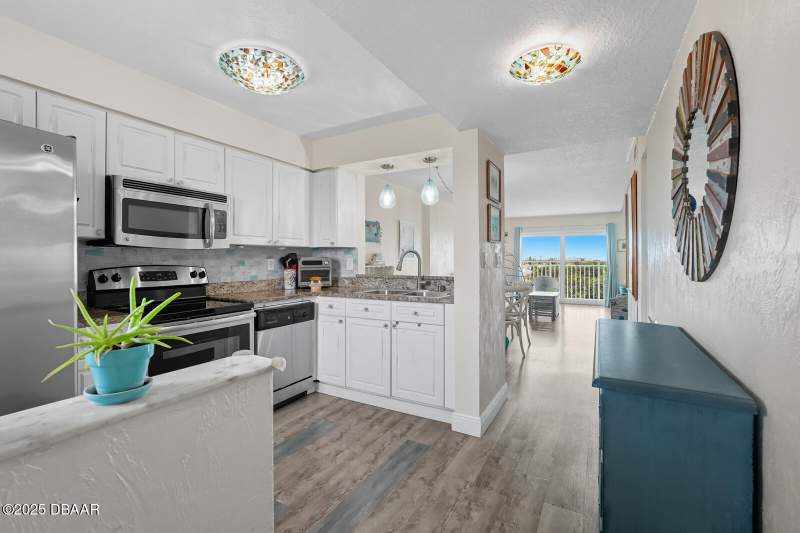 2 bedroom Condominium at 145 N Halifax Avenue #704, Harbor View Condo, Daytona Beach — photo 2