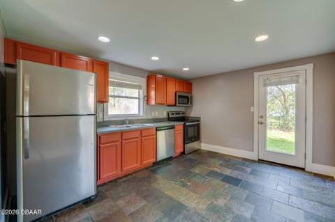 93 Lincoln Avenue, Ormond Beach FL - photo 13 of 34