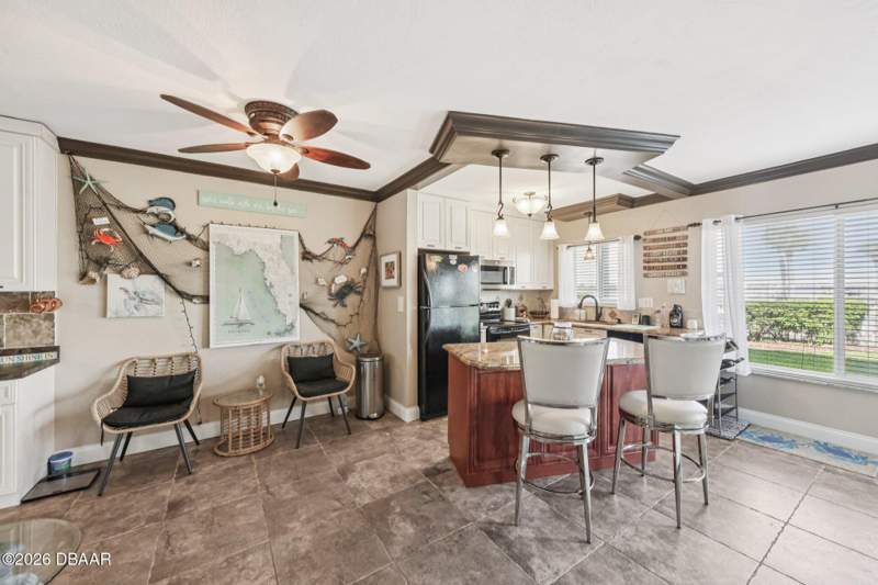 1 bedroom Condominium at 3009-3011 N Halifax Avenue ##7, Arlington House, Daytona Beach — photo 4