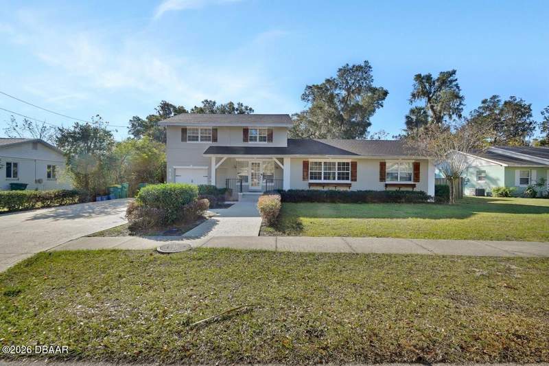 4 bedroom Single Family Residence at 616 W Minnesota Avenue, Deland, DeLand — photo 2