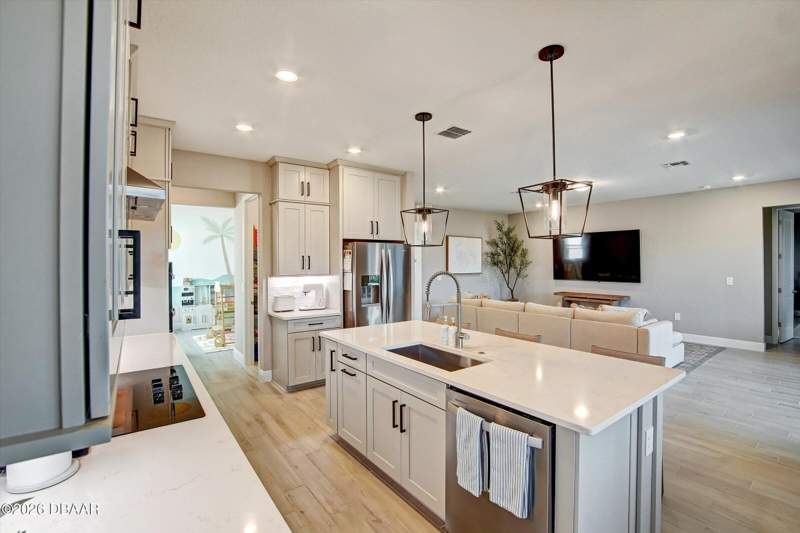 4 bedroom Single Family Residence at 2121 Divot Drive, Not on the List, Daytona Beach — photo 3