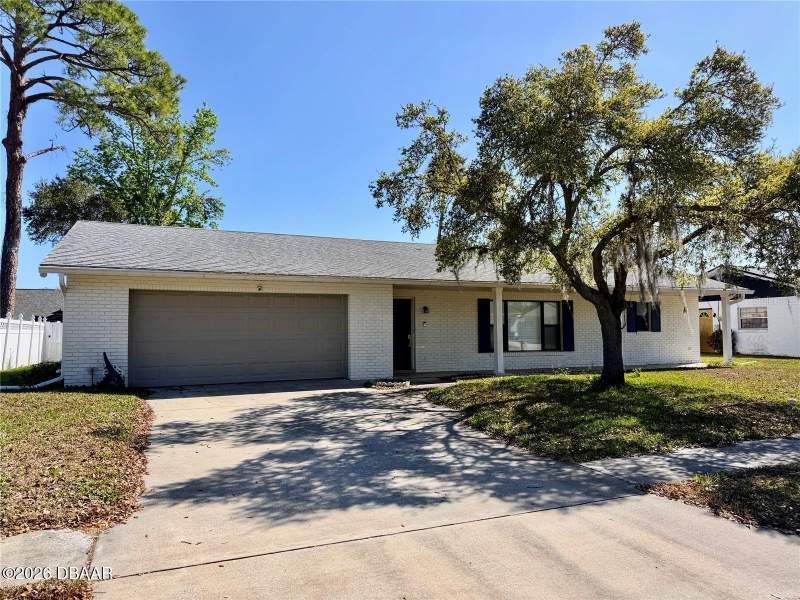 4 bedroom Single Family Residence at 1325 Mollie Road, Fairway Estates, Daytona Beach — photo 1