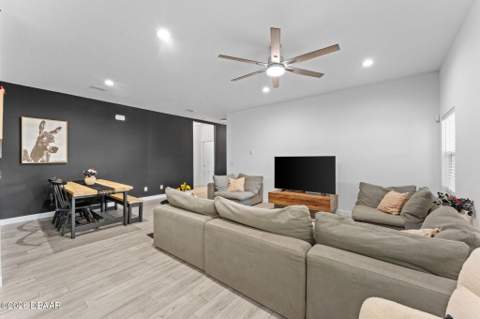 637 Holmes Avenue, Daytona Beach FL - photo 7 of 29