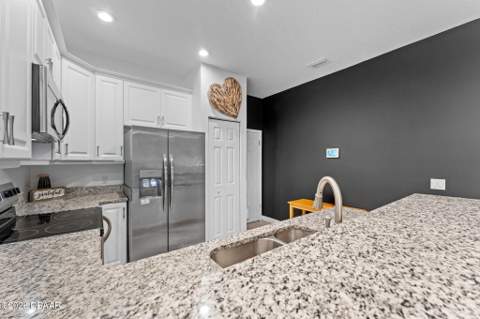 637 Holmes Avenue, Daytona Beach FL - photo 13 of 29