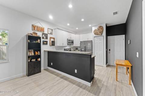 637 Holmes Avenue, Daytona Beach FL - photo 14 of 29