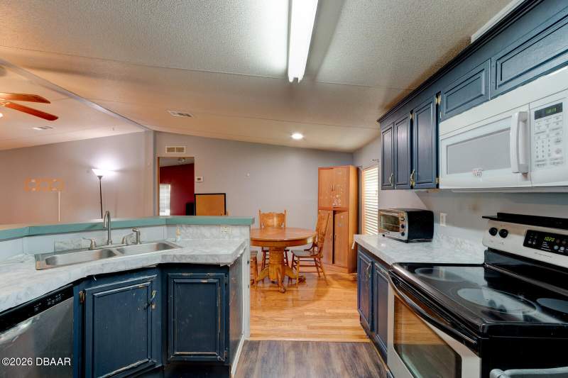 2 bedroom Manufactured Home at 1040 Green Acres Circle, South Daytona, South Daytona — photo 2