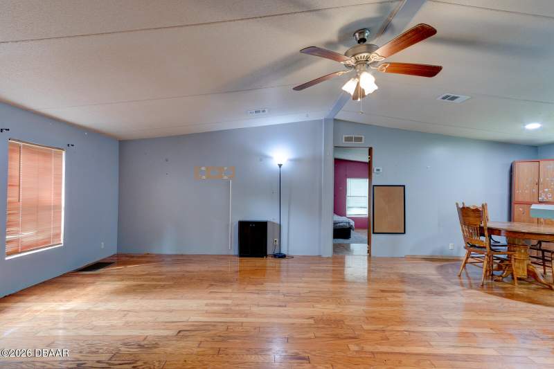 2 bedroom Manufactured Home at 1040 Green Acres Circle, South Daytona, South Daytona — photo 4