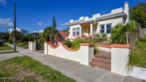 213 Jessamine Boulevard, Daytona Beach FL - photo 7 of 47