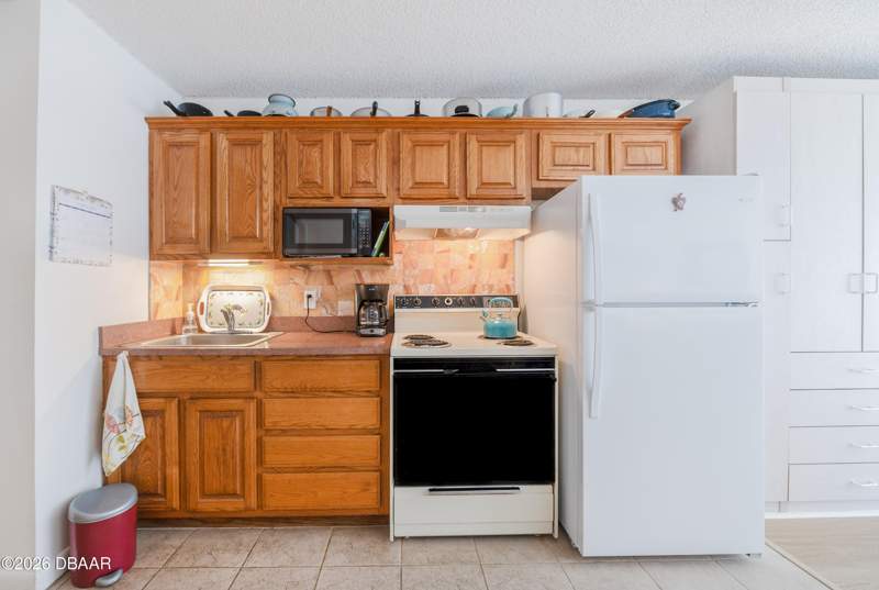 0 bedroom Condotel at 3727 S Atlantic Avenue #407, Beach Club Condo Motel, Daytona Beach Shores — photo 4