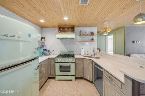 308 Normandy Avenue, New Smyrna Beach FL - photo 14 of 57