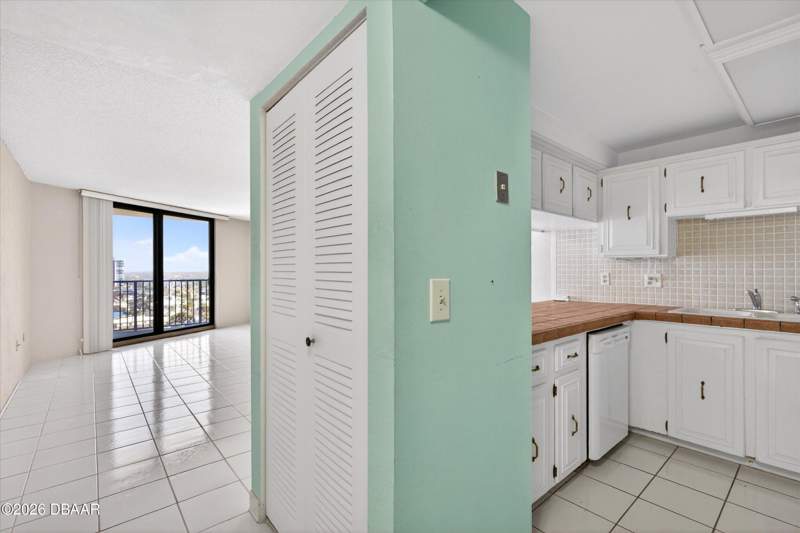 1 bedroom Condominium at 1415 Ocean Shore Boulevard #808, Regency Plaza Condo, Ormond Beach — photo 5