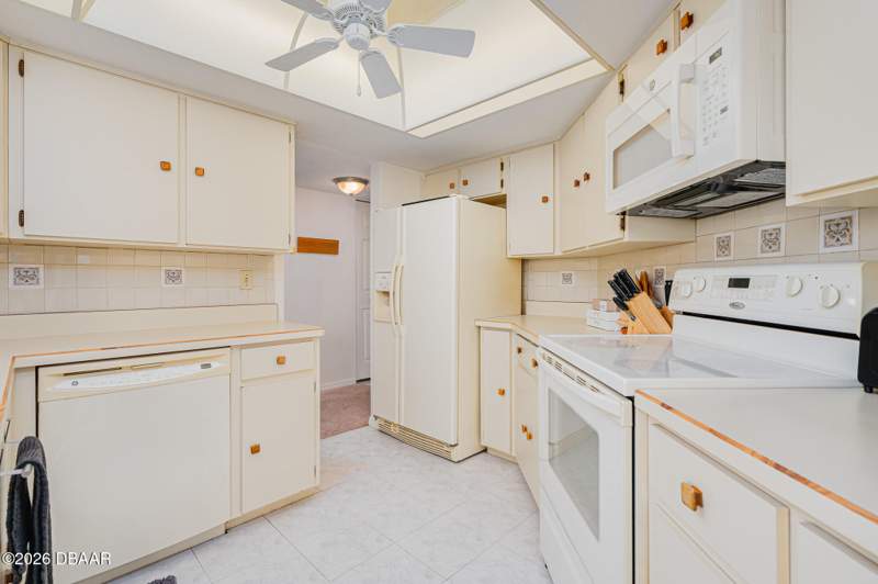1 bedroom Condominium at 1 Oceans W Boulevard #6B6, Oceans West One, A Condo, Daytona Beach — photo 4