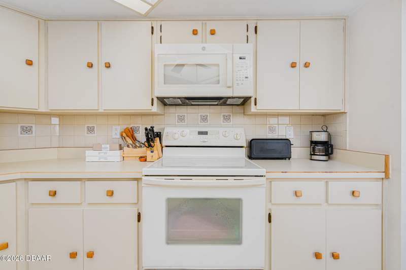 1 bedroom Condominium at 1 Oceans W Boulevard #6B6, Oceans West One, A Condo, Daytona Beach — photo 5