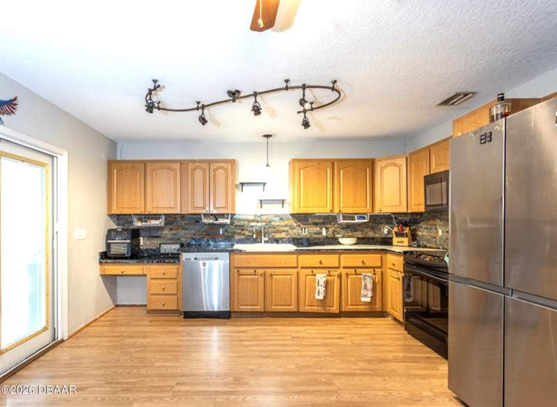 5 bedroom Single Family Residence at 474 E University Avenue, Orange City, Orange City — photo 3