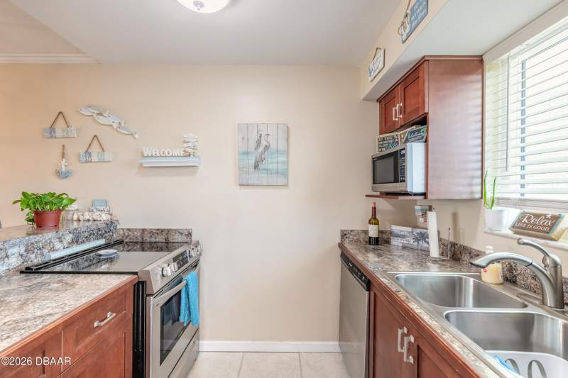 1 bedroom Condominium at 935 Ocean Shore Boulevard #301, Bent Palm Club Condo Assn, Ormond Beach — photo 4