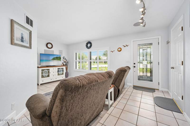3 bedroom Single Family Residence at 4708 Dixie Drive, Lighthouse Shores, Ponce Inlet — photo 3