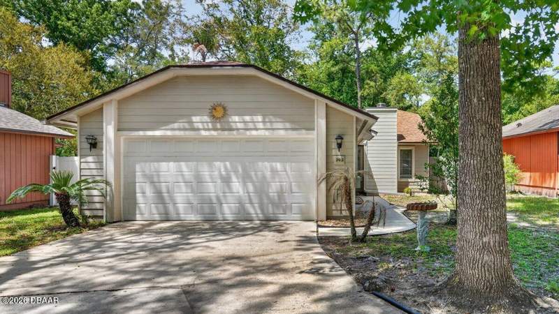 2 bedroom Single Family Residence at 302 Gatewood Court, Tymber Creek, Ormond Beach — photo 3
