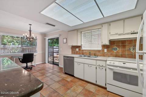 302 Gatewood Court, Ormond Beach FL - photo 12 of 48