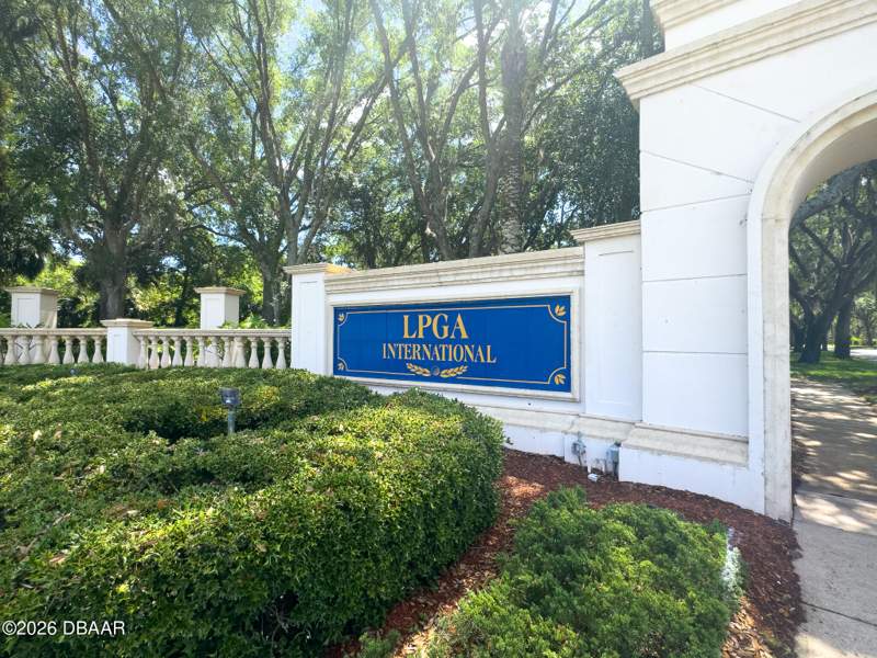 4 bedroom Single Family Residence at 17 Promenade At Lionspaw, Lionspaw, Daytona Beach — photo 5