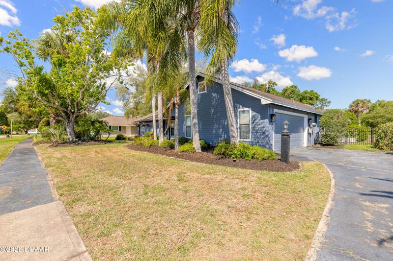 3 bedroom Single Family Residence at 648 Pelican Bay Drive, Pelican Bay, Daytona Beach — photo 2