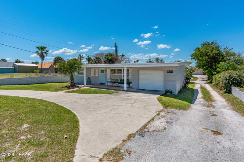 2 bedroom Single Family Residence at 2908 S Peninsula Drive, Daytona Beach, Daytona Beach — photo 3