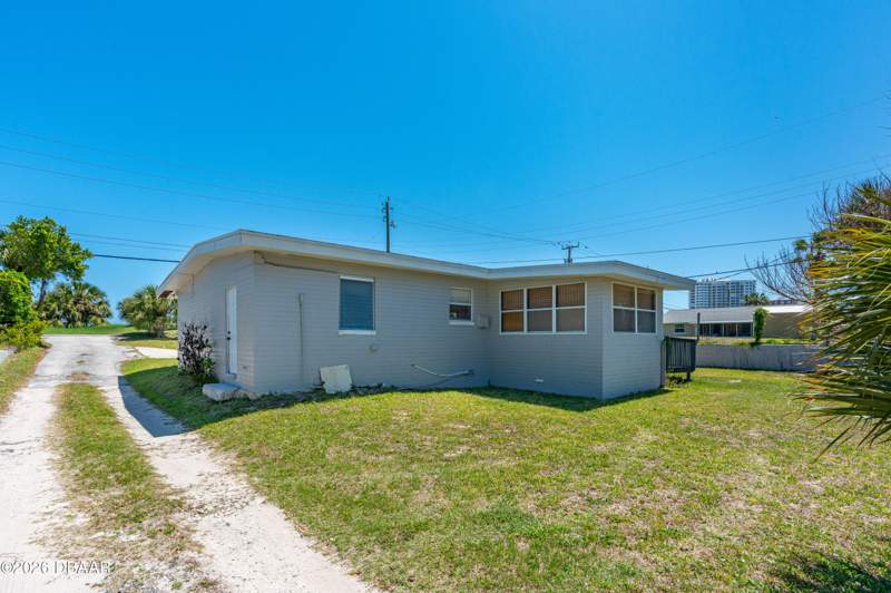 2 bedroom Single Family Residence at 2908 S Peninsula Drive, Daytona Beach, Daytona Beach — photo 5