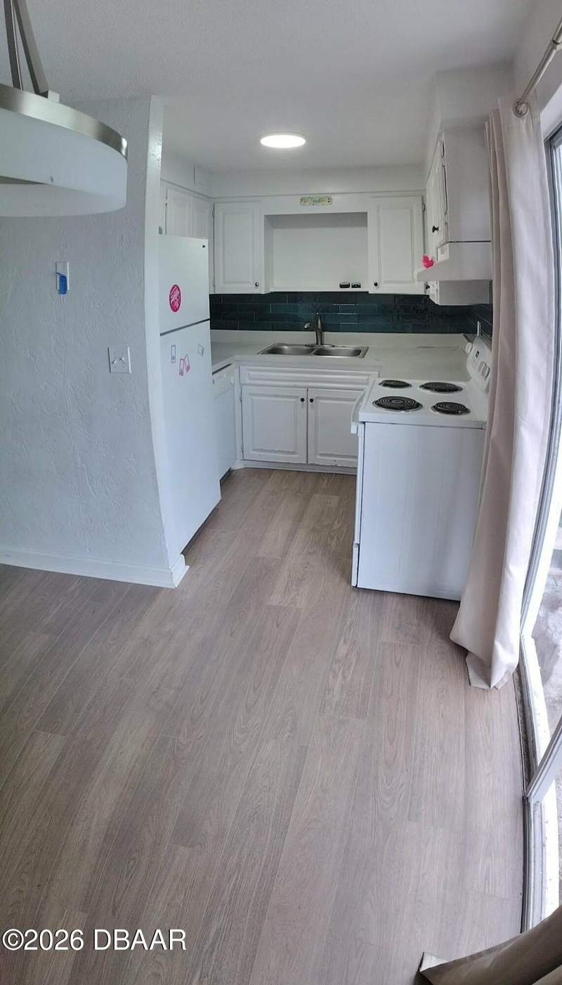 2 bedroom Townhouse at 1610 S Palmetto Avenue #18, South Daytona, South Daytona — photo 3