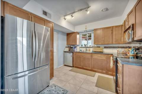 715 Alcazar Avenue, Ormond Beach FL - photo 10 of 33